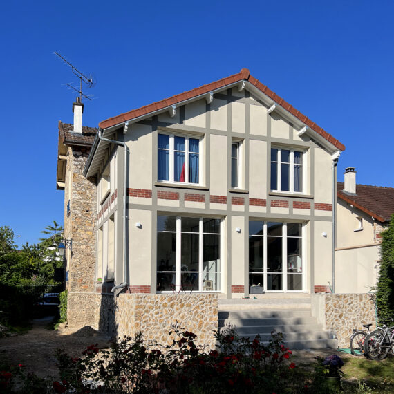 Rénovation et extension d’une maison d’habitation (faux colombage) au Chesnay-Rocquencourt