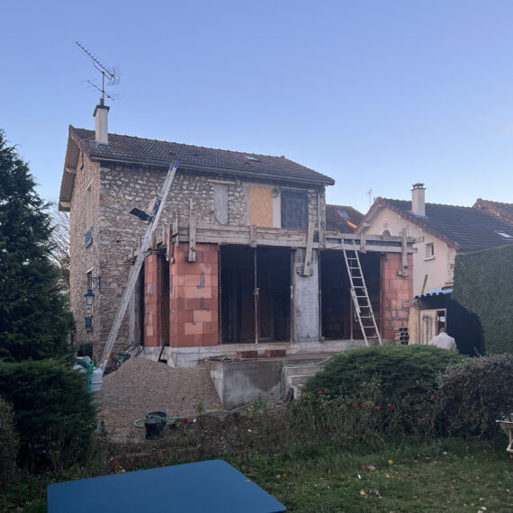 Rénovation et extension d’une maison d’habitation (faux colombage) au Chesnay-Rocquencourt